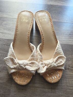 crown & ivy Lace Knot Cork Slide Sandals in Cream